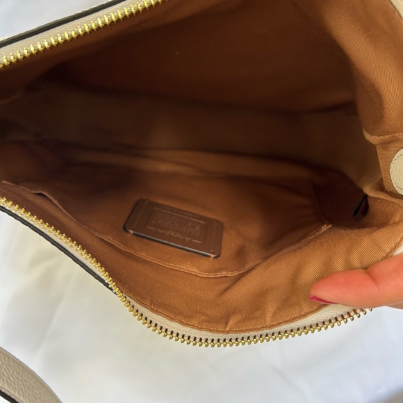 Coach ivory/cream leather hobo purse. - Picture 2 of 6
